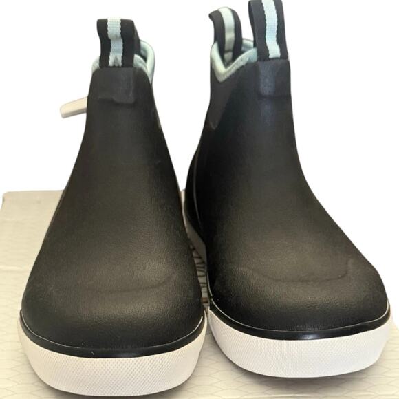 Ladies Deck Boots Sz 6M, Black Waterproof Slip-On w/ Pull Tabs Non-Marking Sole - Picture 2 of 9
